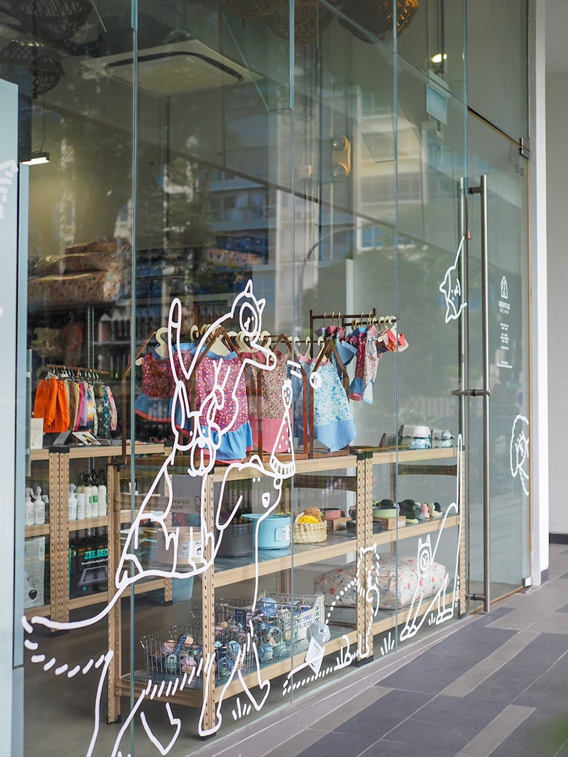 Central - Gentle Pet Store @ Somme