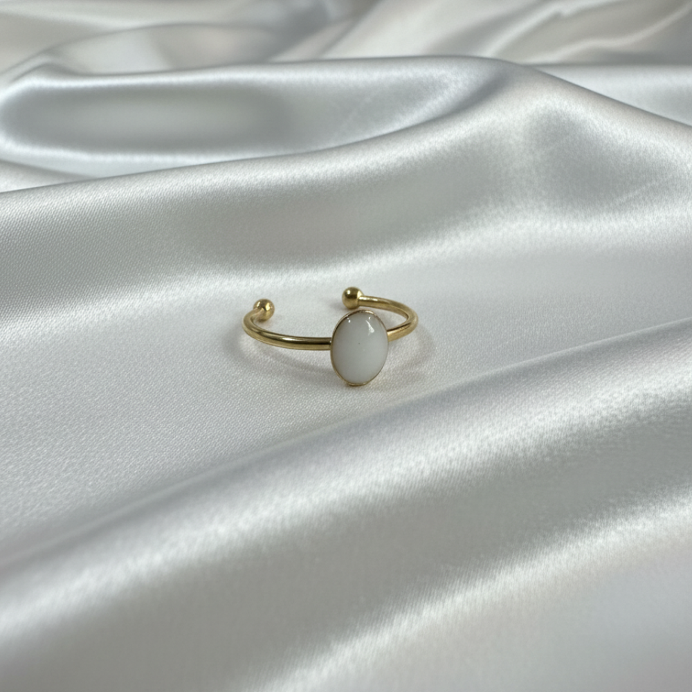 Aveline Embrace Oval Ring