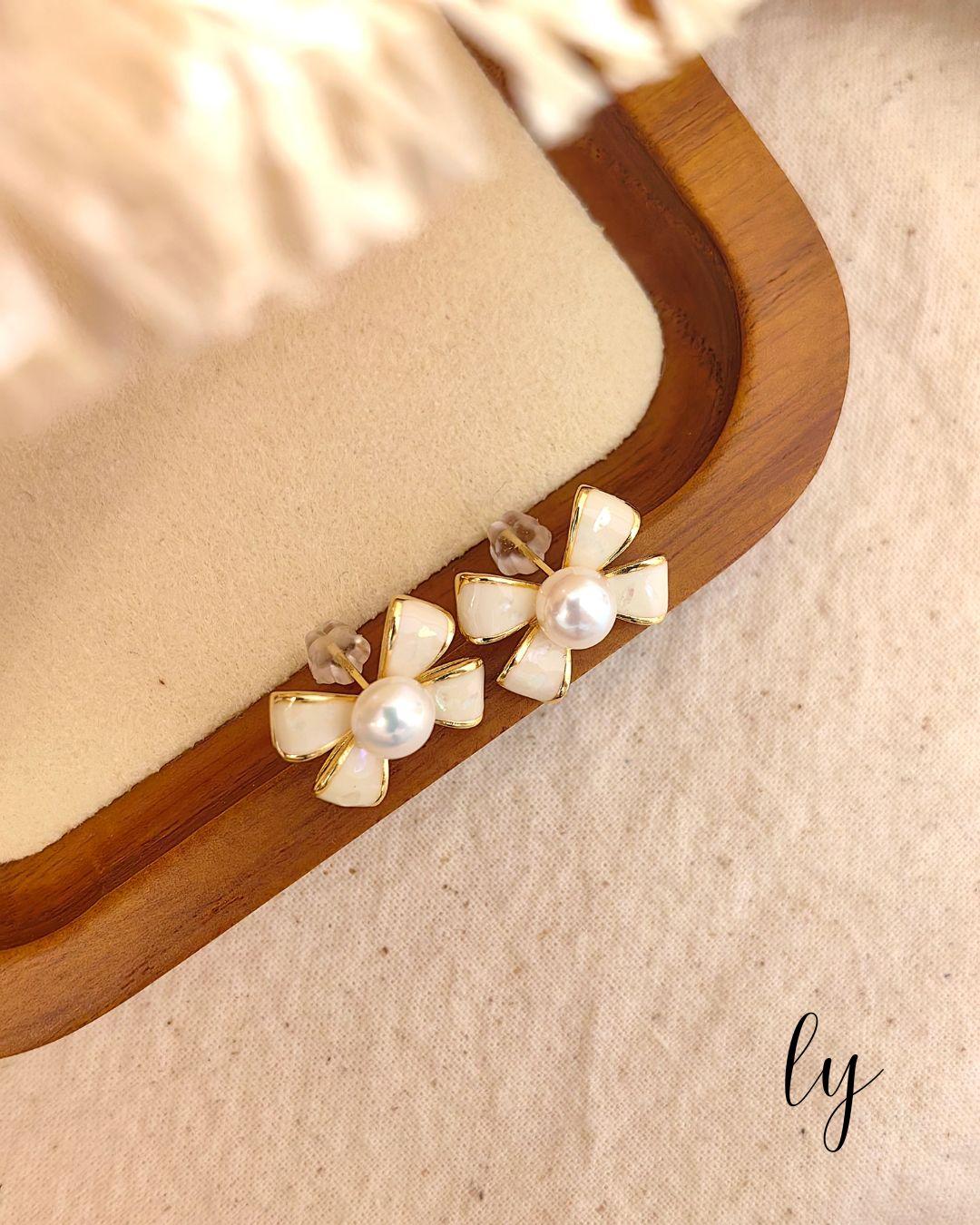 Pearl Earrings Collection · 珍珠耳饰系列