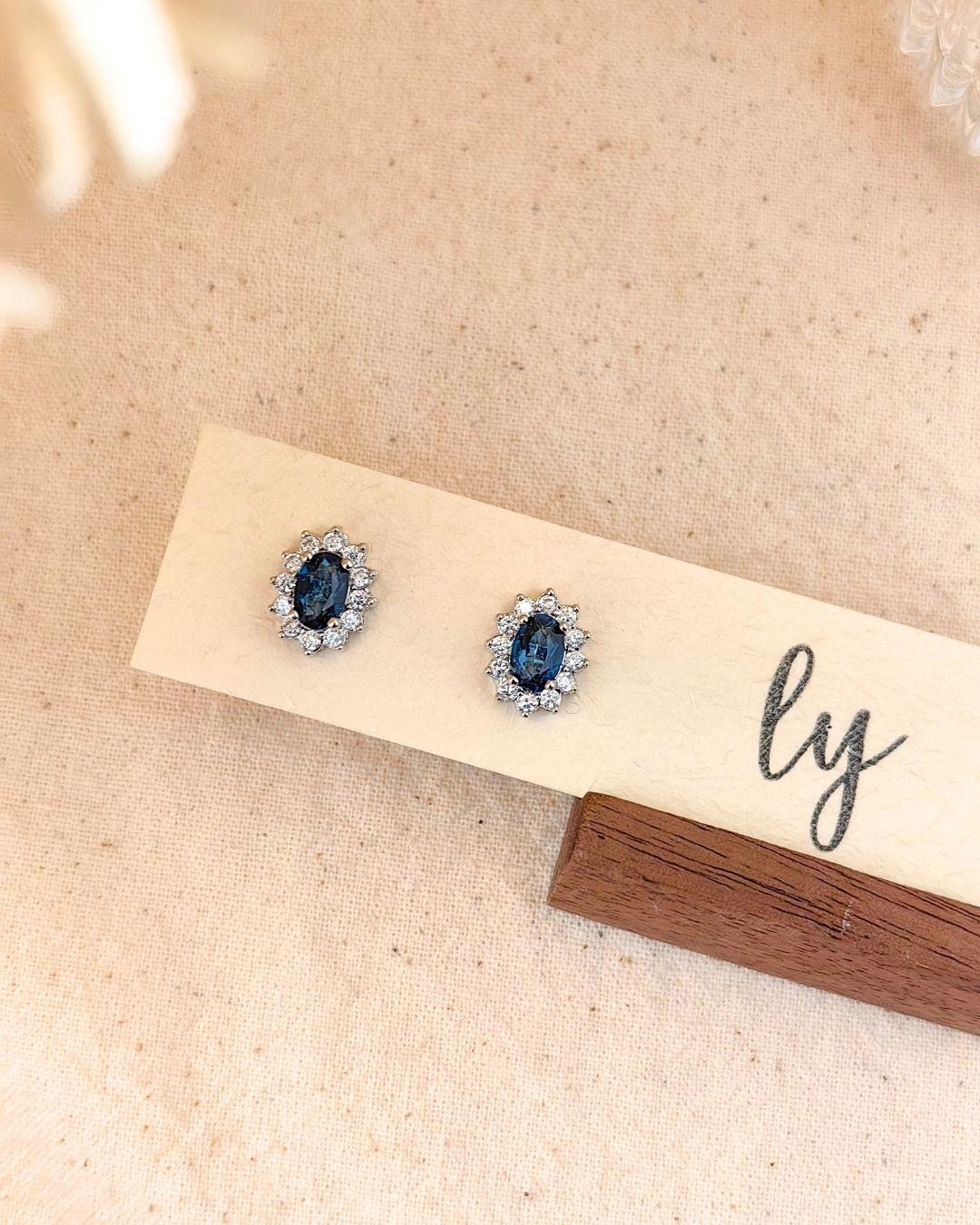 Blue Topaz Stud Earrings · 蓝色托帕石耳钉