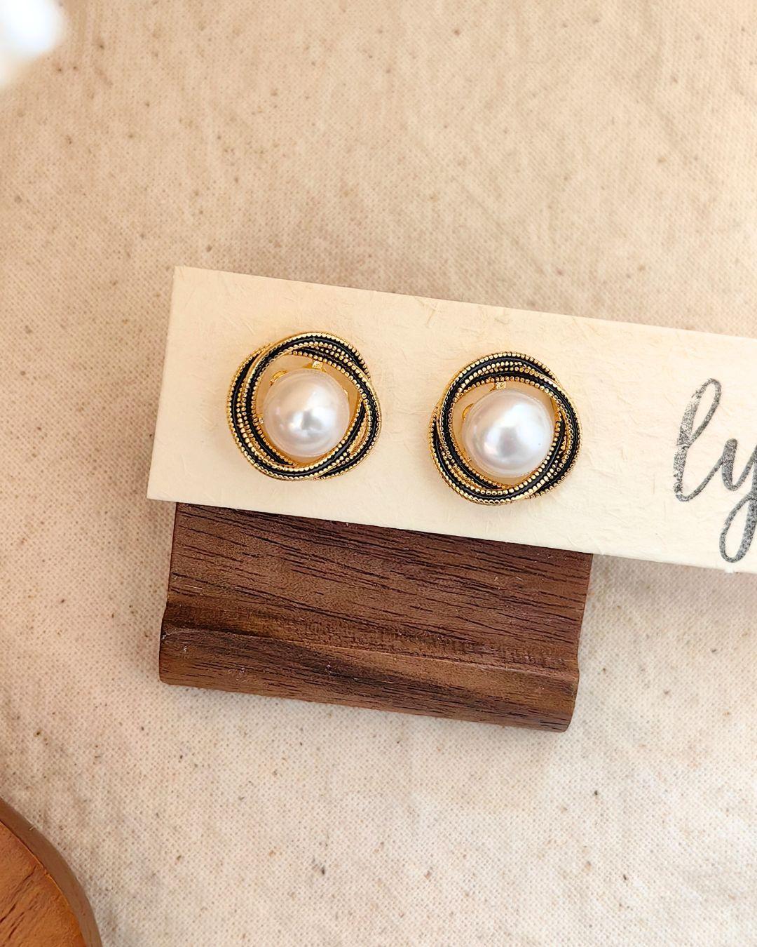 Pearl Earrings Collection · 珍珠耳饰系列