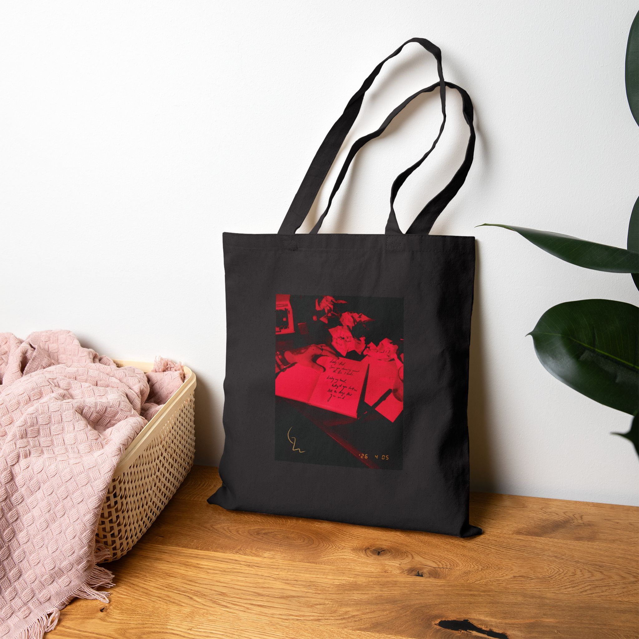 Tote: Red Room Archive