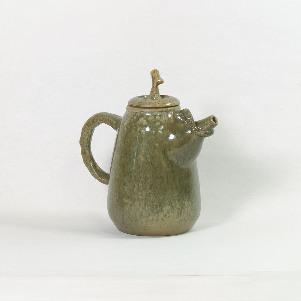 Vine intertwined teapot