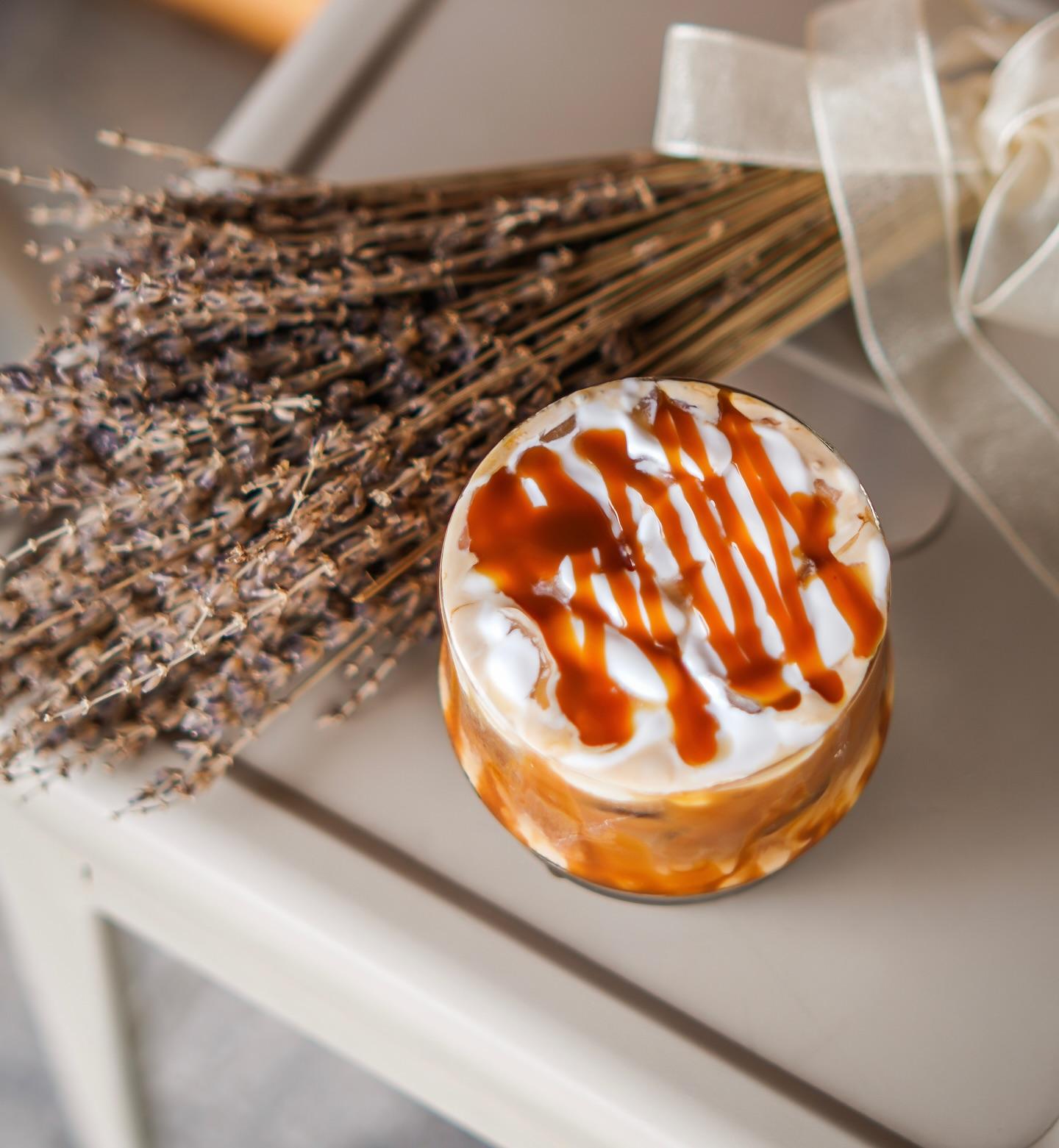 banana caramel latte