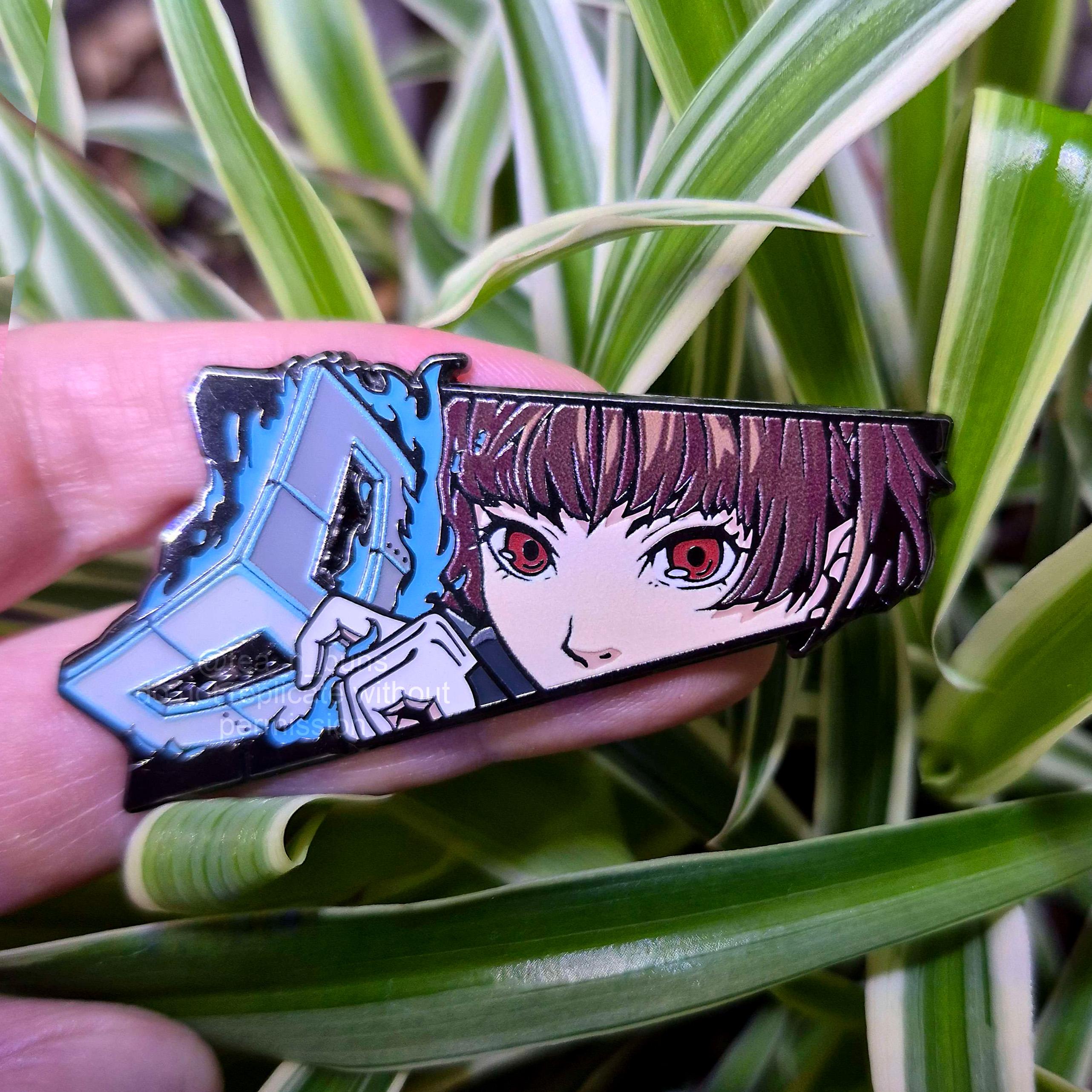 Queen's Eyes Enamel Pin