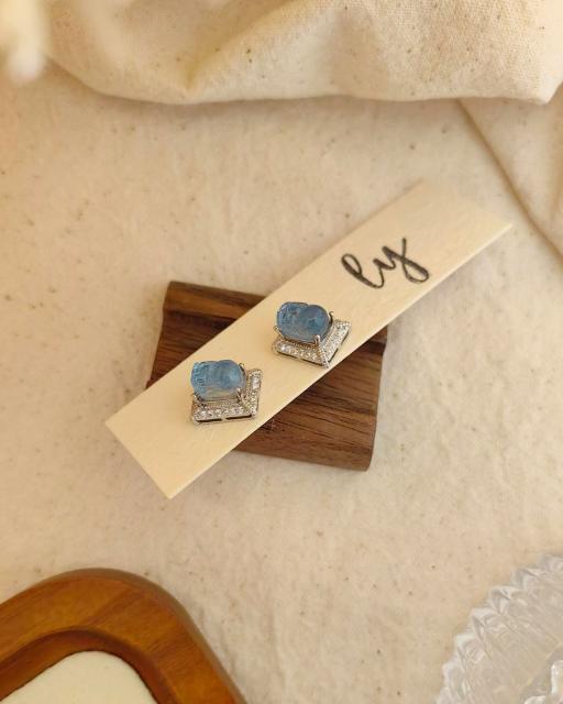 海蓝宝·鎏光貔貅耳饰（925银针 / 锆石镶嵌） Aquamarine Pixiu Earrings (925 Silver / Zirconia Halo) - image 4