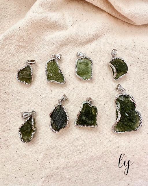 Moldavite Pendant · 捷克陨石吊坠 - image 1