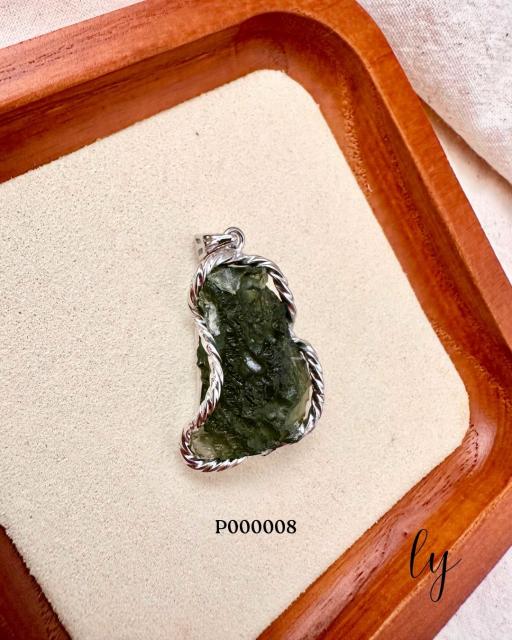 Moldavite Pendant · 捷克陨石吊坠 - image 10