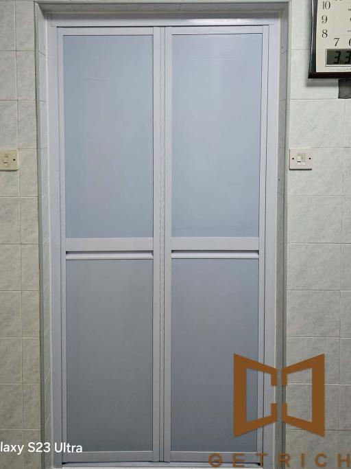 4S WPC Top Hung (Stainless Steel) Roller Aluminum Bifold Toilet Door Singapore | Durable | Getrich | 1 Toilet Door - image 2