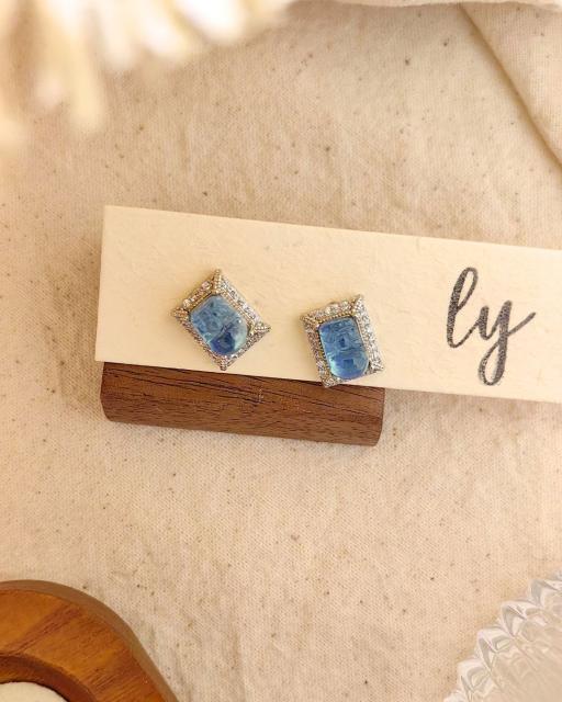 海蓝宝·鎏光貔貅耳饰（925银针 / 锆石镶嵌） Aquamarine Pixiu Earrings (925 Silver / Zirconia Halo) - image 3