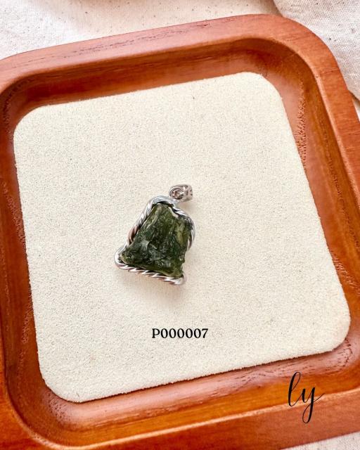 Moldavite Pendant · 捷克陨石吊坠 - image 9