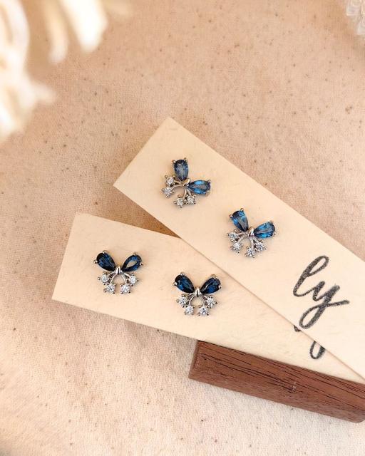 Blue Topaz Stud Earrings · 蓝色托帕石耳钉 - image 1