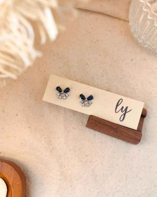 Blue Topaz Stud Earrings · 蓝色托帕石耳钉 - image 5