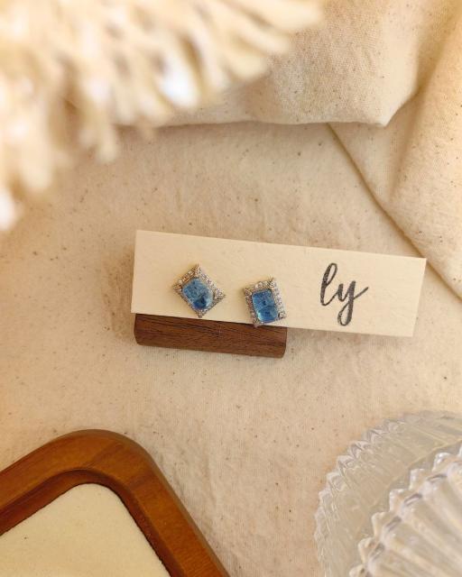 海蓝宝·鎏光貔貅耳饰（925银针 / 锆石镶嵌） Aquamarine Pixiu Earrings (925 Silver / Zirconia Halo) - image 5