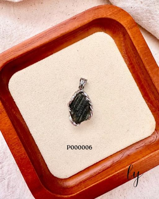 Moldavite Pendant · 捷克陨石吊坠 - image 8