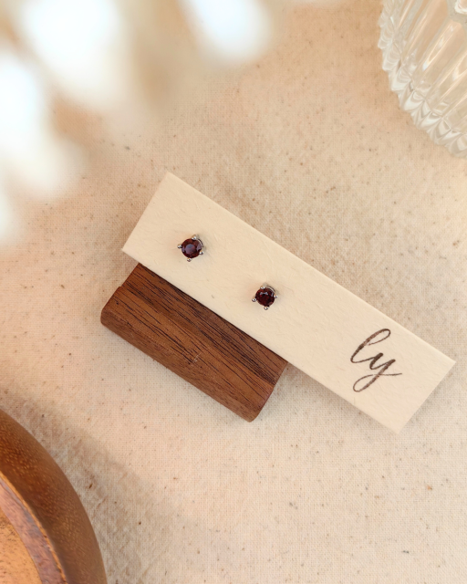 Garnet Earrings · 石榴石耳饰 - image 2