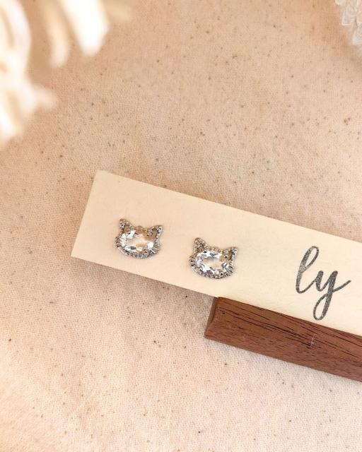 Clear Quartz Cat Studs Earring · 白水晶猫咪耳钉 - image 2