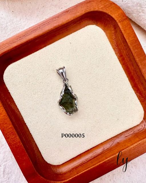 Moldavite Pendant · 捷克陨石吊坠 - image 7