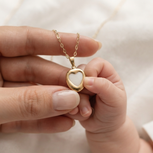 Amora Love Luxe Pendant - image 2