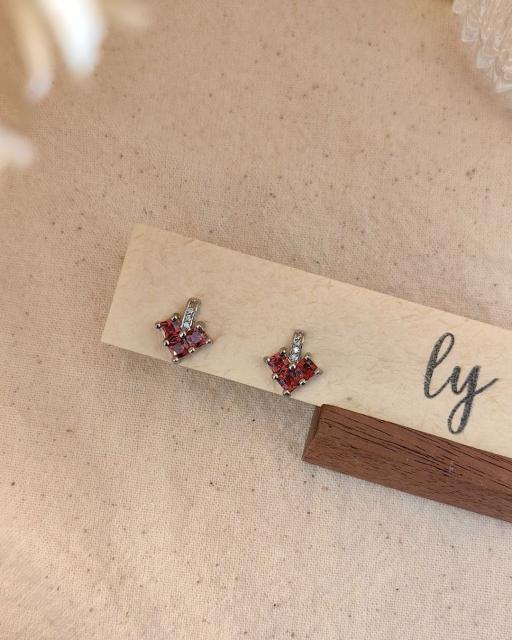 Garnet Earrings · 石榴石耳饰 - image 9