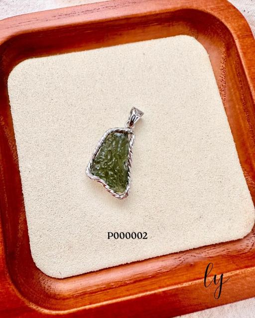 Moldavite Pendant · 捷克陨石吊坠 - image 4