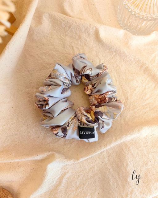 ·Scrunchies · Evelyn· - image 4