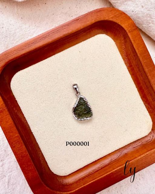 Moldavite Pendant · 捷克陨石吊坠 - image 3