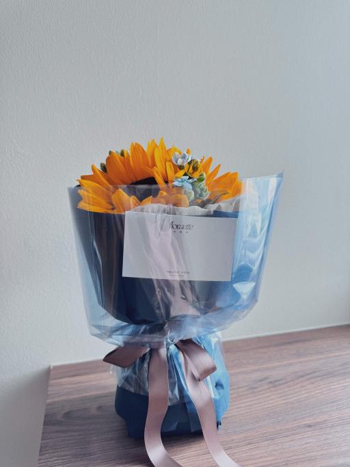 Sunny Blue Petite Bouquet - image 3
