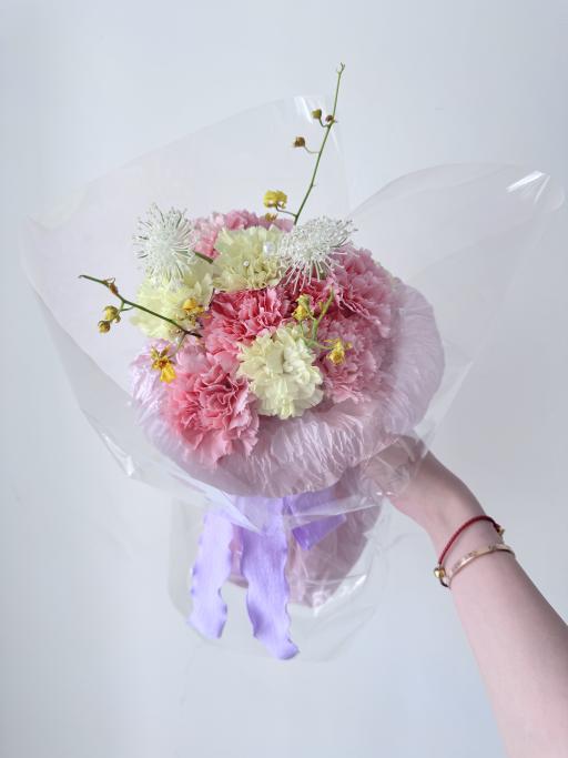 OG Queen | Carnations Bouquets - image 4