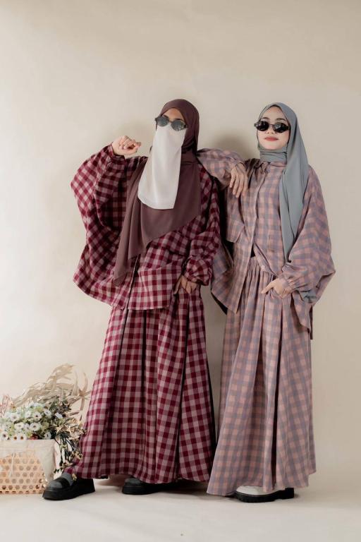 Haneen Checkered Set (Petite) - image 2