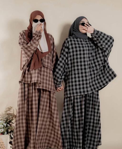 Haneen Checkered Set (Petite) - image 1