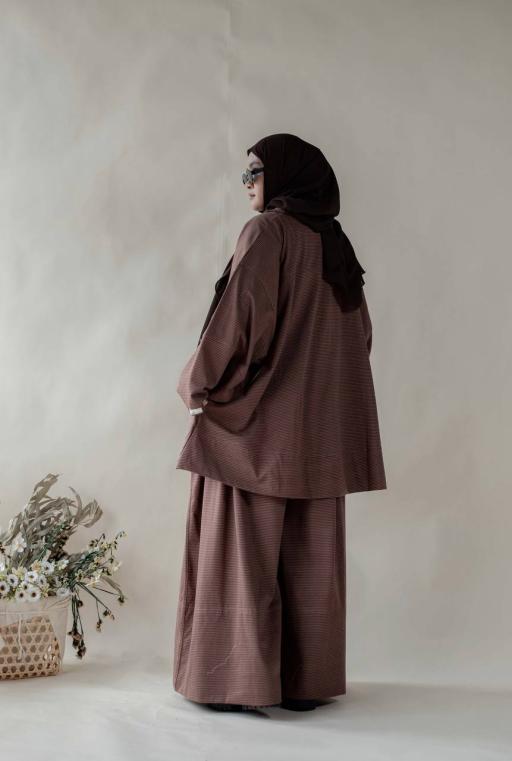 Basic Tee Sweatshirt with Yuni Pants - image 1