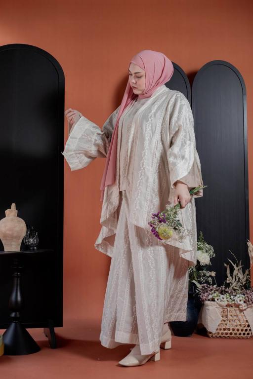 Hening Kebaya Set - image 7