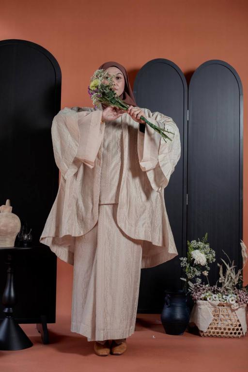 Hening Kebaya Set - image 3