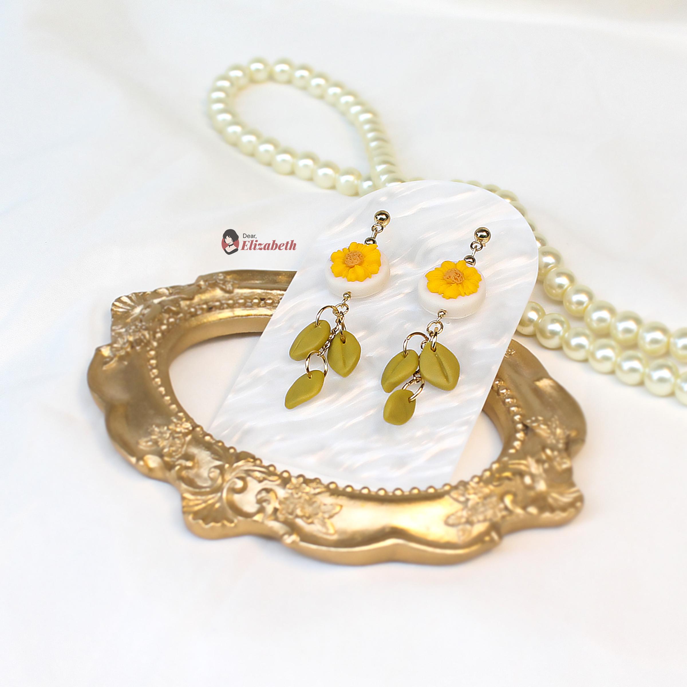 Daisy Botanical Dangling Earrings