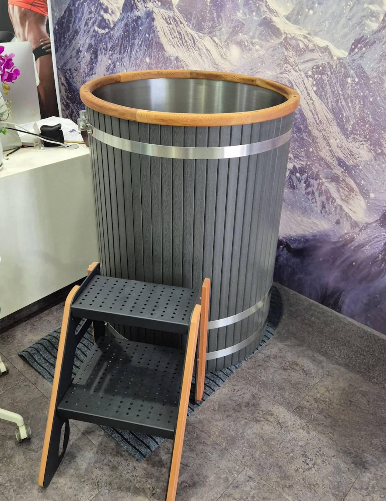 Stainless steel black barrel with chiller