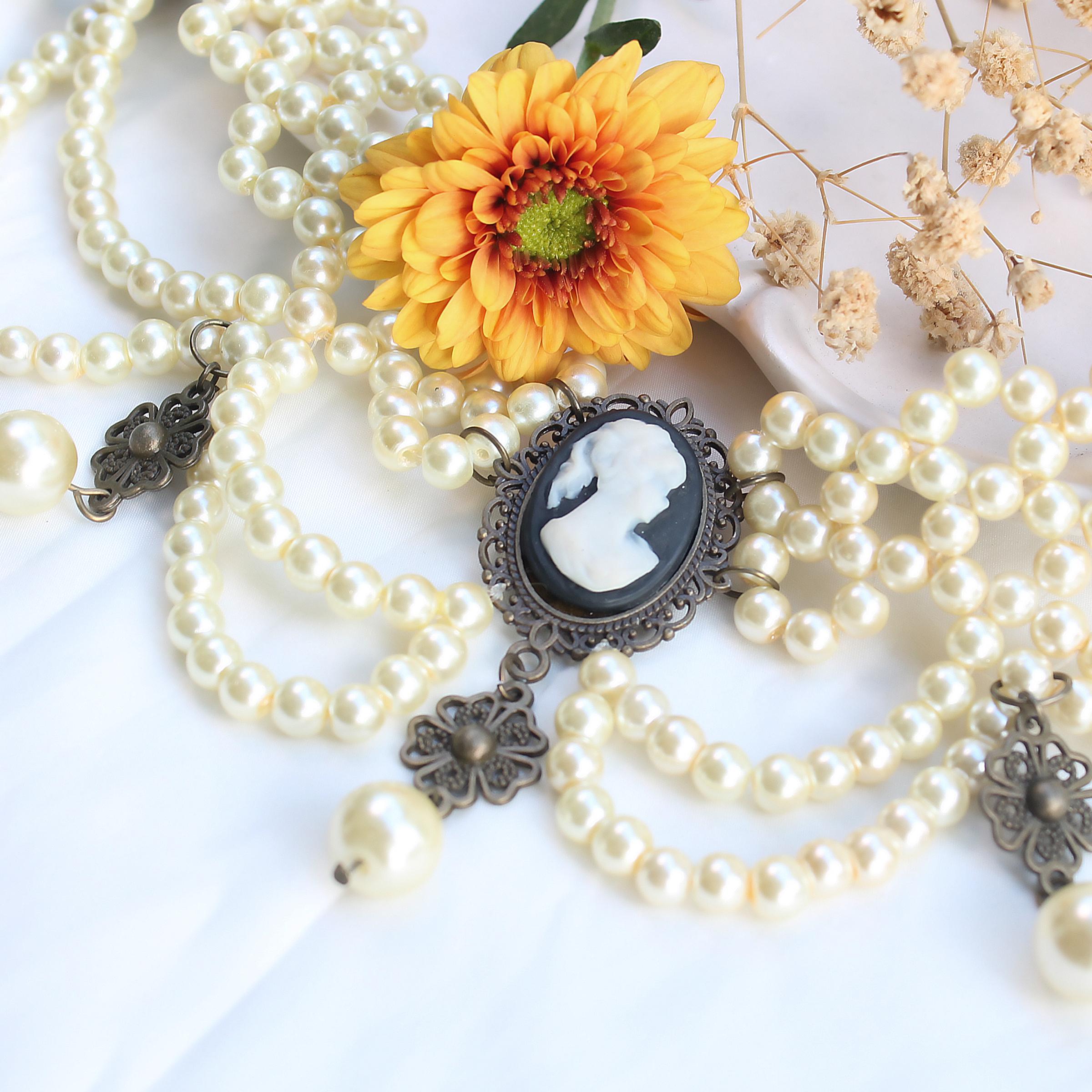 Duchess Gertrude Class Maurica Pearl Regency Choker