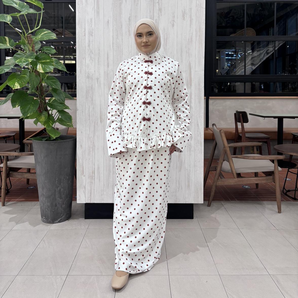 Set White Red Ruffle