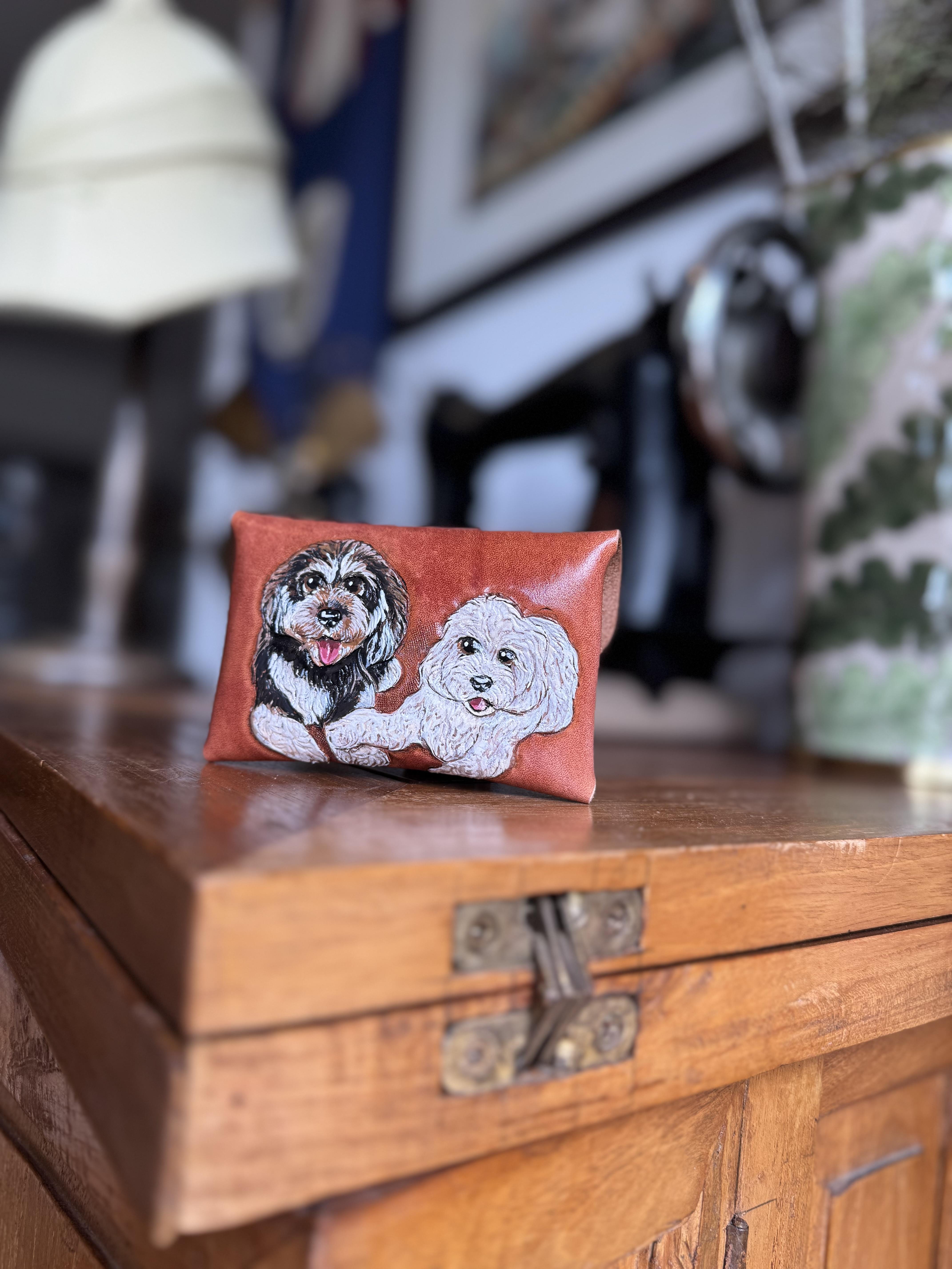 A couple of best friends featured on their own pawtrait card holder. Made as a gift, the client requested their paws be crossed, just like they were in the reference photo supplied. A gorgeous momento of these two furry friends!