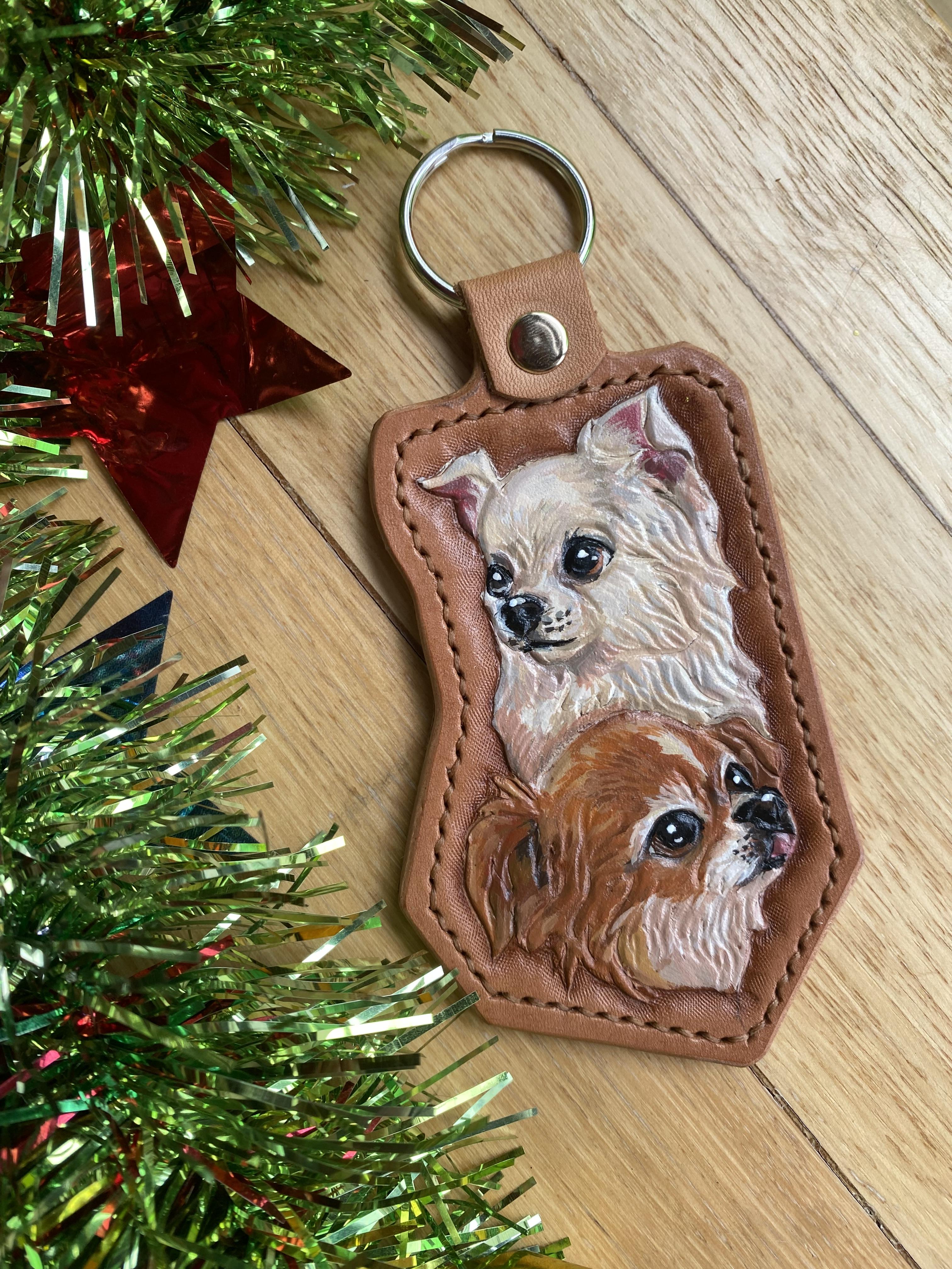 A pair of beloved pets on their own Pawtrait keychain. Hand carved to bring out the gorgeous fur details and their innocent expressions. A much loved present for a dog lover.