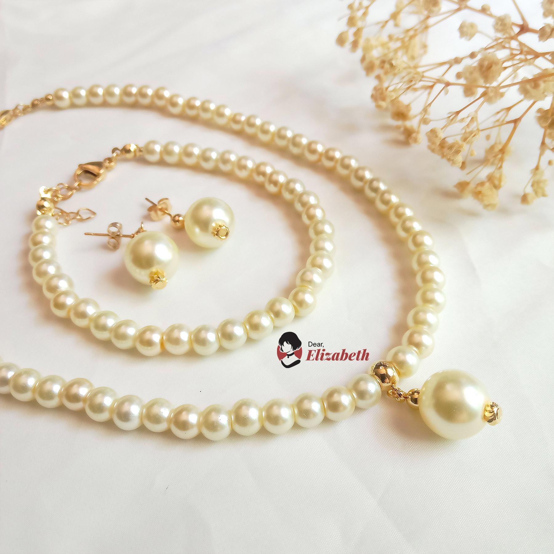 Lady Amaryllis Classic Pearl Necklace