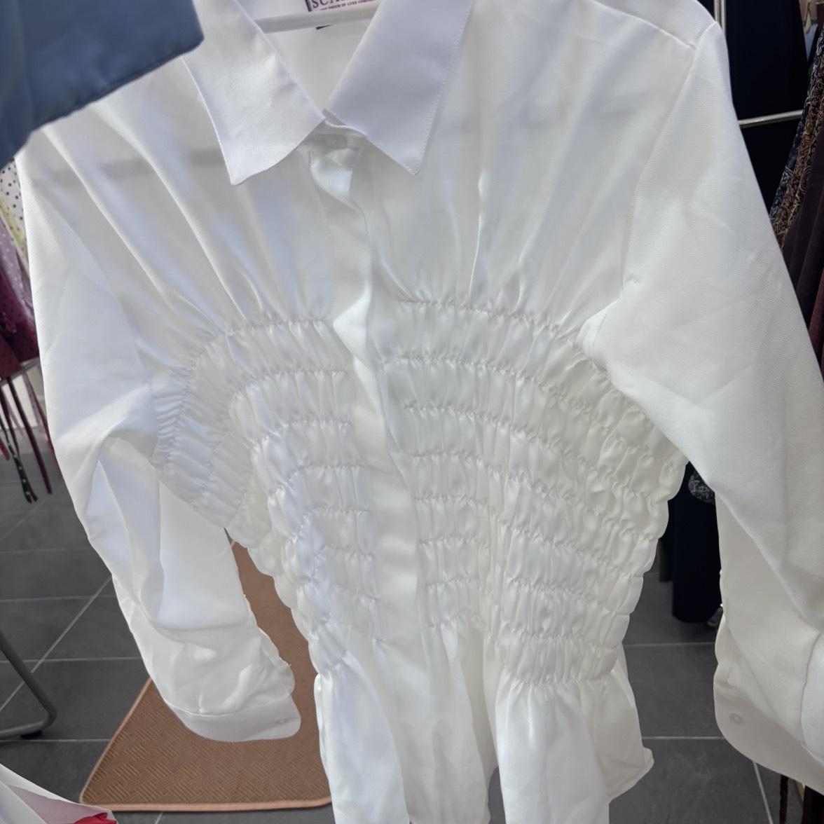 WHITE ( LEONA )