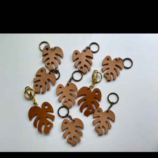 Monstera keychains - image 2