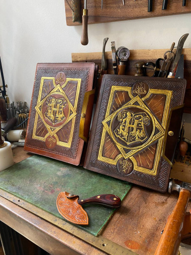 Hogwarts Legacy Field Guide folio or slip case - image 1