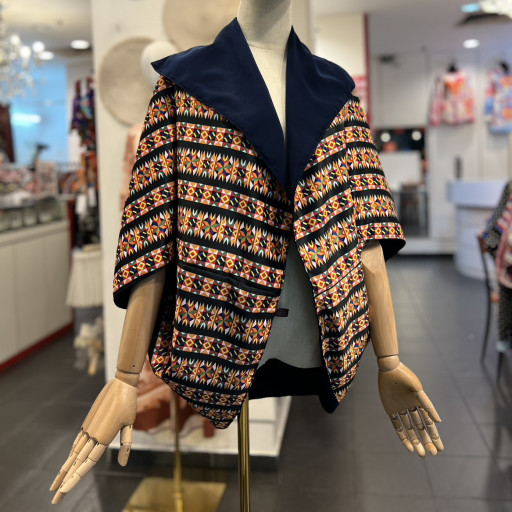 Native Print - Reversible Box Cardigan - https://hitpay-production.s3.ap-southeast-1.amazonaws.com/products/9bec895adee04a61ac65a7986d927978.jpg