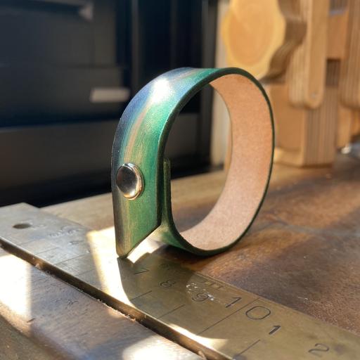 Green carved bracelet - image 5