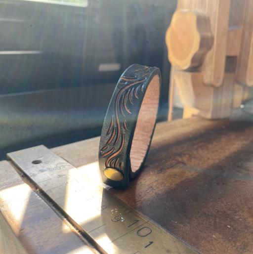 Green carved bracelet - image 2