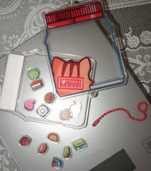 Kueh Container Shaker Keychain - image 2