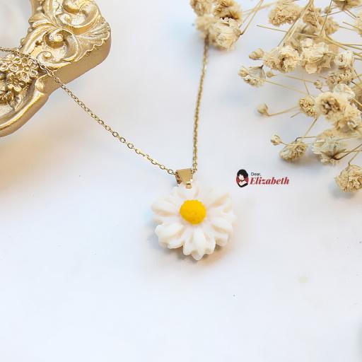 Dainty Daisy Polymerclay Pendant - image 2