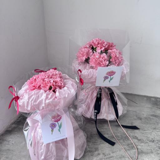 OG Queen | Carnations Bouquets - image 1